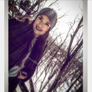 Meet your Posher, Alanis